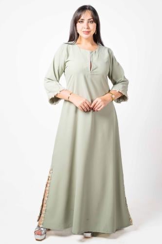 Jalabiya with delicate details