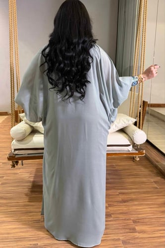 جلابية راقية بتفاصيل أنيقة