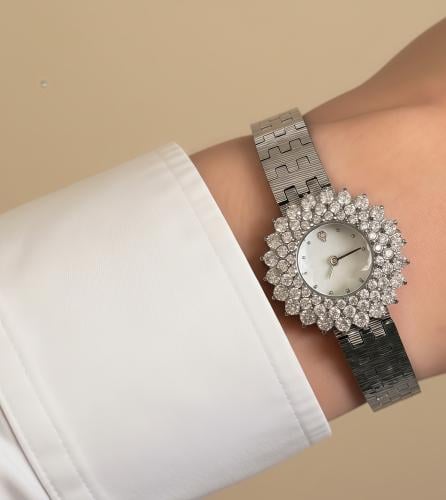 ساعة فنتج باللون الفضي