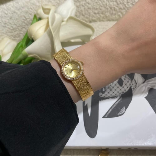 ساعة بقرص صغير عتيق للنساء