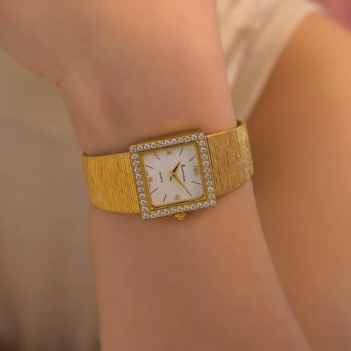 ساعة المربعة الغامضة