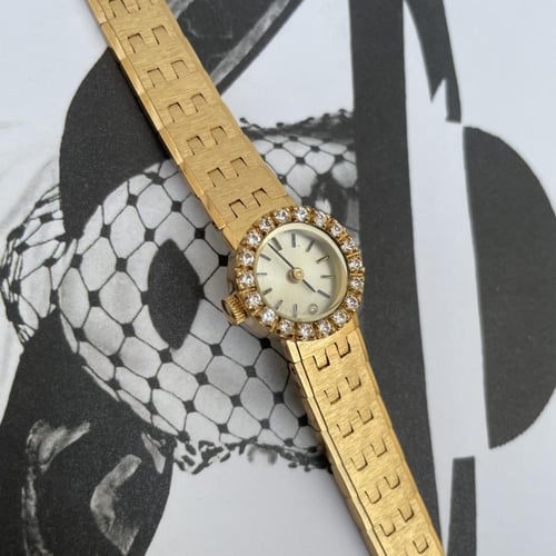 ساعة بريق الام