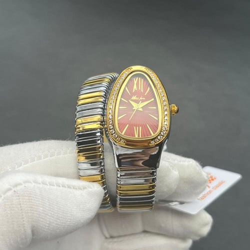 ساعة الافعى باللون الاحمر