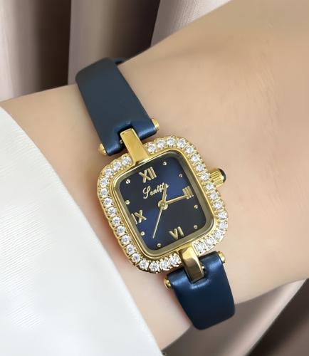 ساعة الكسيرا بلون الازرق