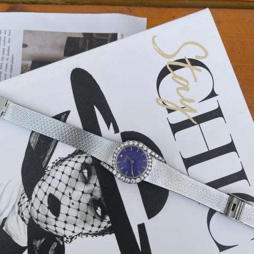 ساعة babile بريق السماء