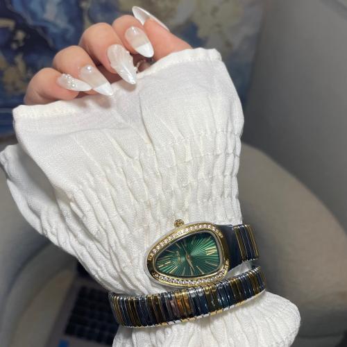 ساعة الافعى باللون الاخضر