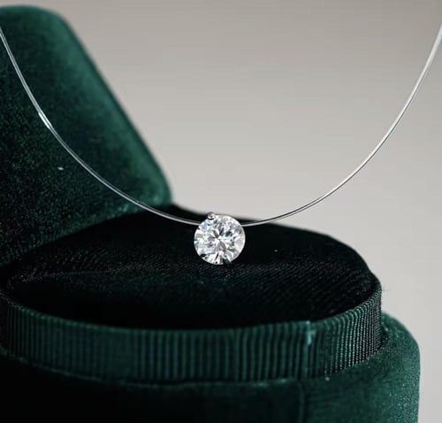 قلادة غير مرئية