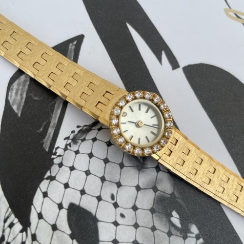 ساعة بريق الام