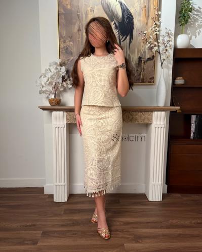 طقم اوف وايت من دانتيل الكروشيه المنسوج