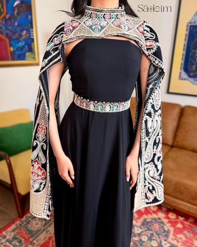 جلابية سوداء بكاب تراثي