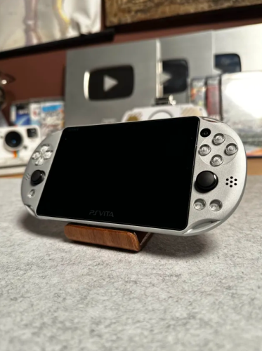PSVITA 2000 SILVER - جاهز للعب