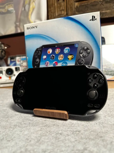 PSVITA 1000 OLED BLACK- جاهز للعب مع البوكس