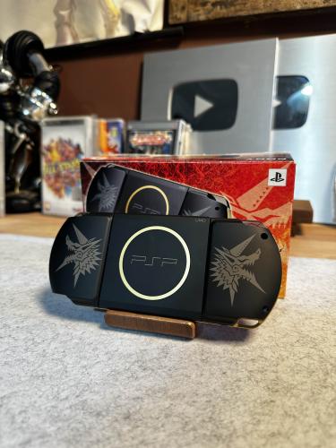 PSP 3000 نسخة مونستر هنتر (أسود و ذهبي )- مع البوك...