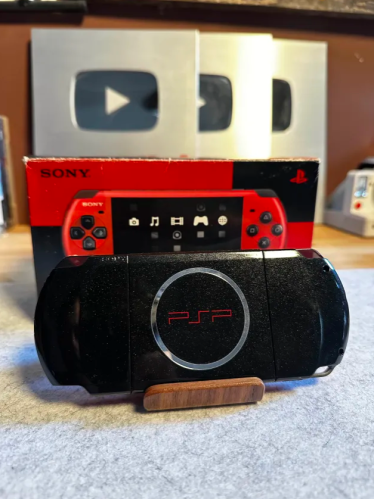 PSP 3000 احمر و أسود نسخه نادره - مع البوكس
