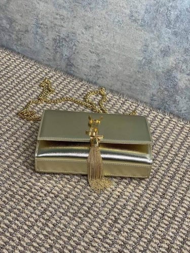 سان لوران ذهبي