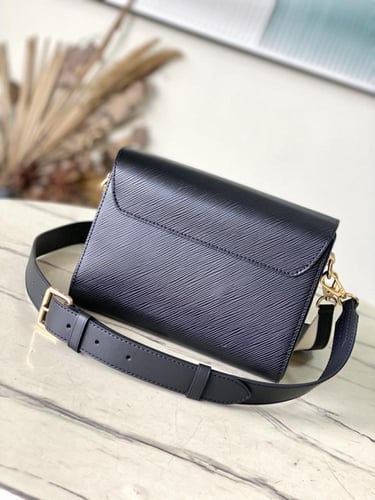 LV لويس ڤيتون