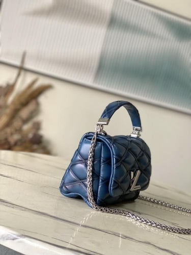 LV لويس فيتون