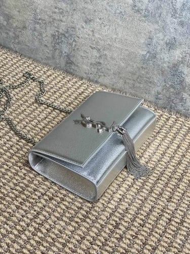 سان لوران فضي