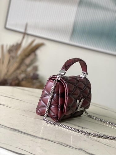 LV لويس فيتون