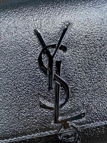 سان لوران فضي