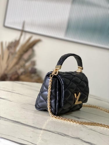 LV لويس فيتون