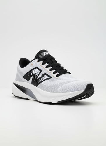 (البيض مخطط اسود ): تصميم مستقبلي بنعل ضخم لارتداد...