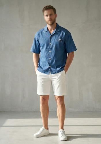 قميص رجالي من الدنيم بأكمام قصيرة