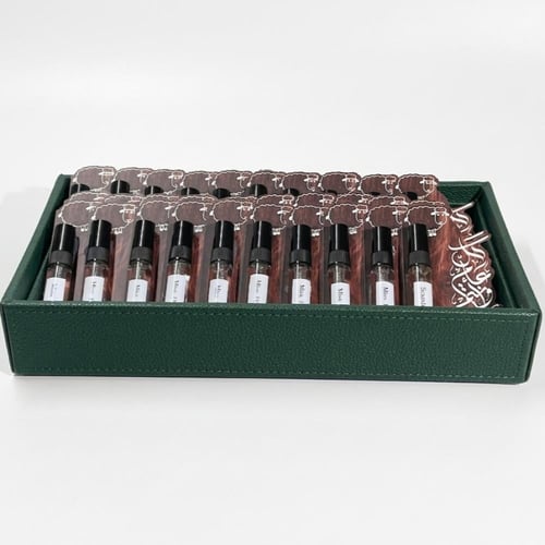 كرت كل عام وانتم بخير مع عطر