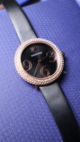 ساعة سواروفسكي Swarovski