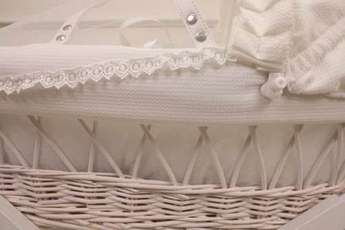 سلة موسى خيزران ابيض قماش فيسبوك