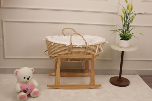 سلة موسى قش بقماش أوف وايت كسرات – مهد مواليد أنيق...