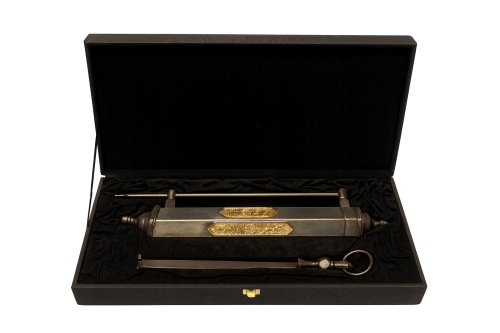 نموذج محاكي لقفل باب الكعبة مطلي ماء ذهب مع صندوق...