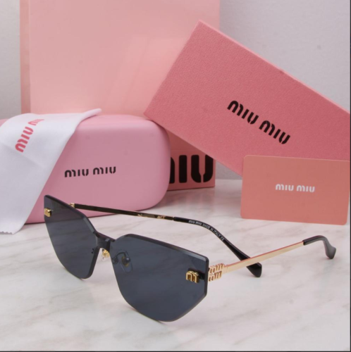 نظارة شمسيه نسائيه ميو ميو Miu Miu