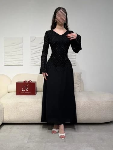 فستان السن المحير أسود بشيفون جورجيت وفصوص - هنادي اسود