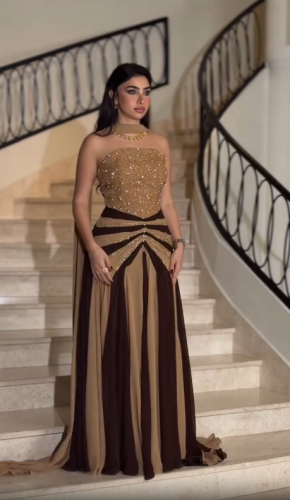 فستان شيفون ذهبي أسود