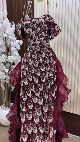 فستان فخم مميز بقماش جلد السمكه