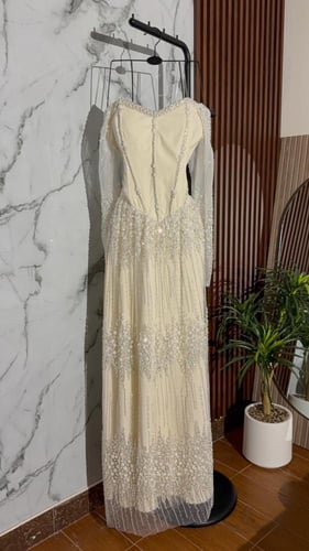 فستان نور الراقي