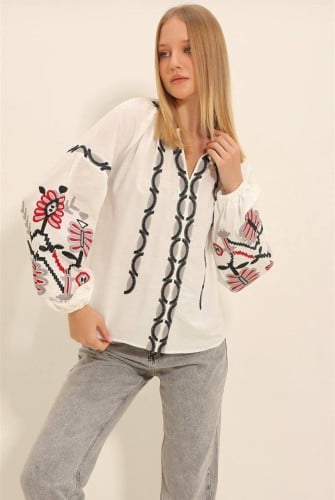 بلوزة قطنية صيفية بتطريز انيق