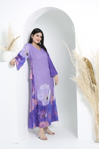 ثوب كتان ورود مزين بحبال جانبية كم طويل فري سايز