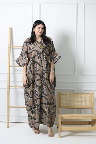 ثوب كتان مزين بنقوش مميزة كم قصير فري سايز