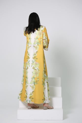 ثوب كتان بنقشة ورود كم طويل فري سايز