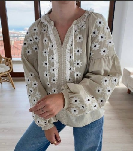 بلوزة قطنية بتطريز