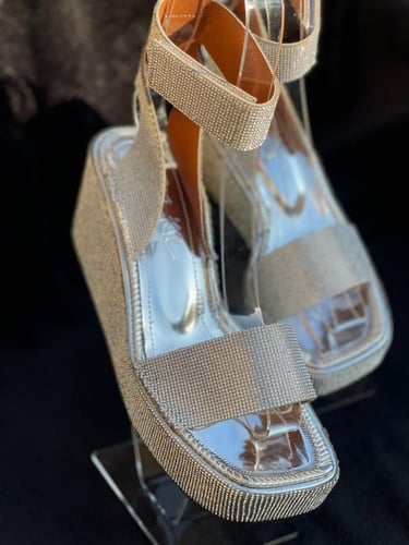 أحذية بلينغ - حذاء كعب فضي مع ربطة كريستال SH-700