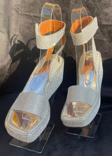 أحذية بلينغ - حذاء كعب فضي مع ربطة كريستال SH-700