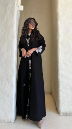 عباية ورد رمادي