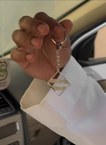 ميداليه بالاسم - تُصمم على الطلب