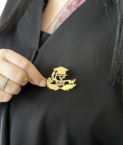 بروش تخرج أنيق بالاسم