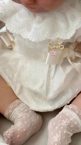 بروش اطفال بالاسم مع الورده الفاخره