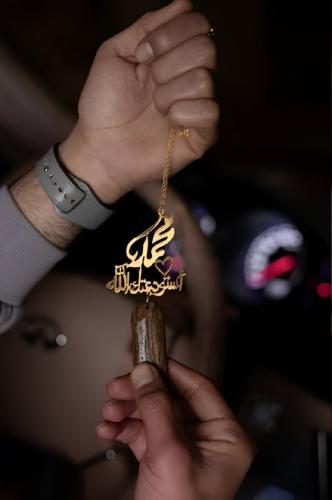 تعليقة حرف او اسم مع استودعتك الله بالعود