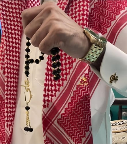 سبحة وكبك بتصميم فخم بالاسم